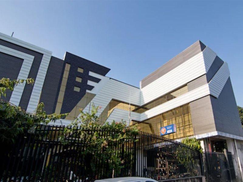 Syona Residency Hotel Лакнау Екстериор снимка