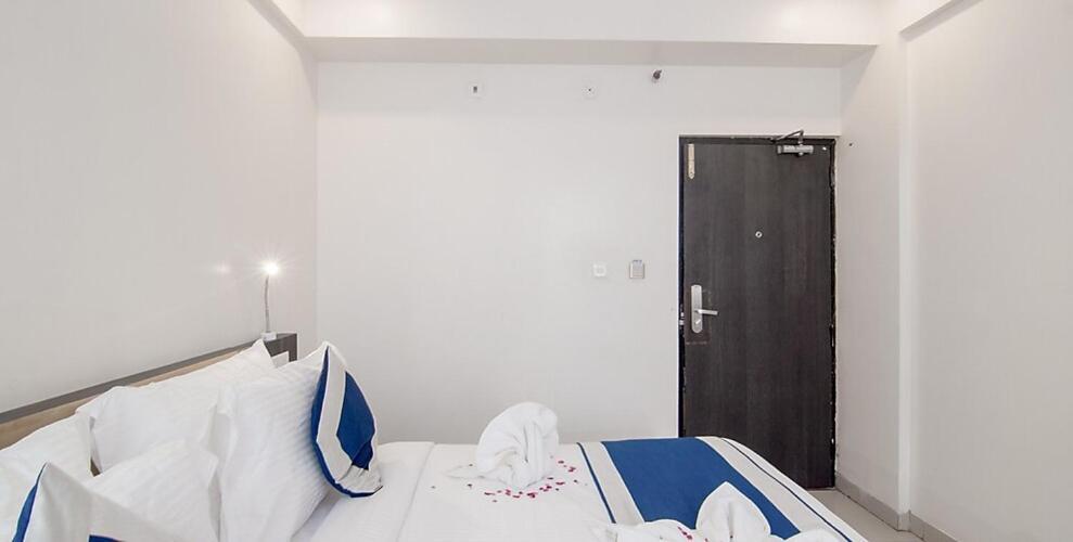Syona Residency Hotel Лакнау Екстериор снимка