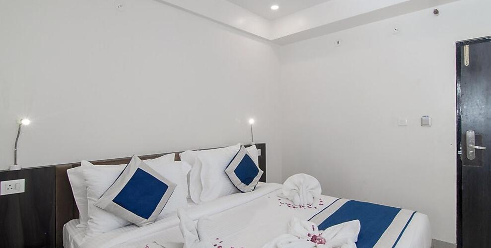 Syona Residency Hotel Лакнау Екстериор снимка