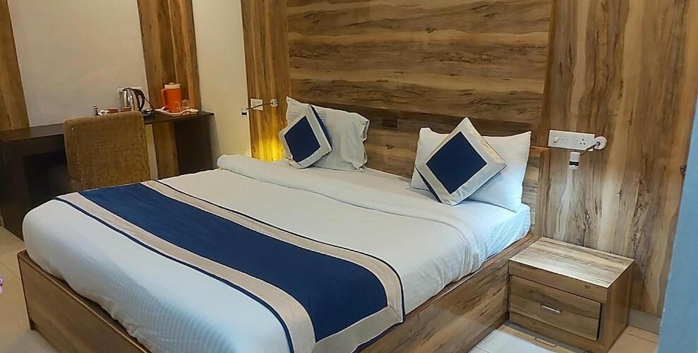 Syona Residency Hotel Лакнау Екстериор снимка