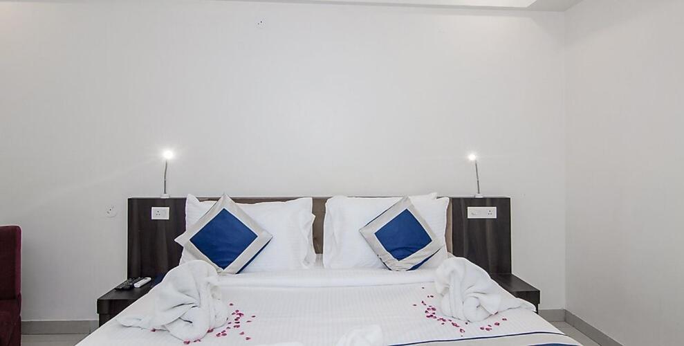Syona Residency Hotel Лакнау Екстериор снимка