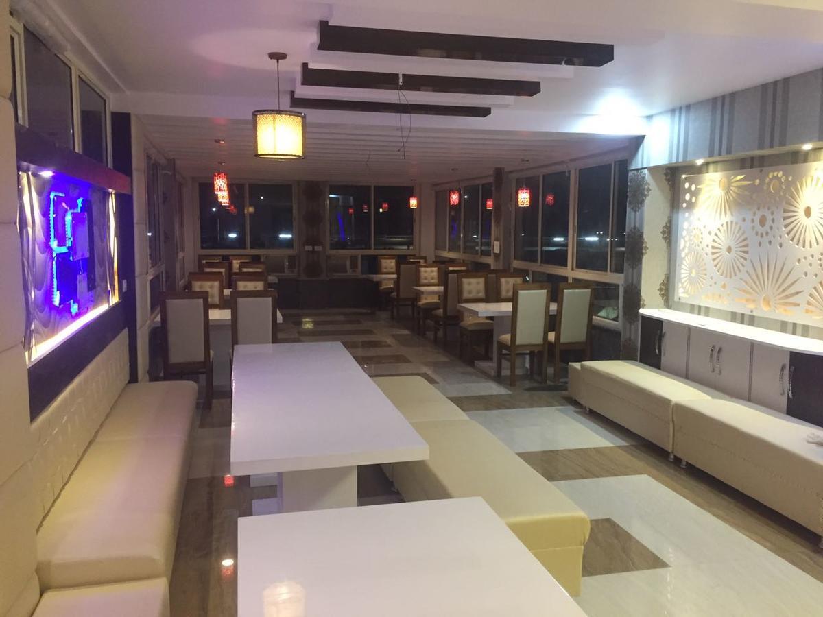Syona Residency Hotel Лакнау Екстериор снимка