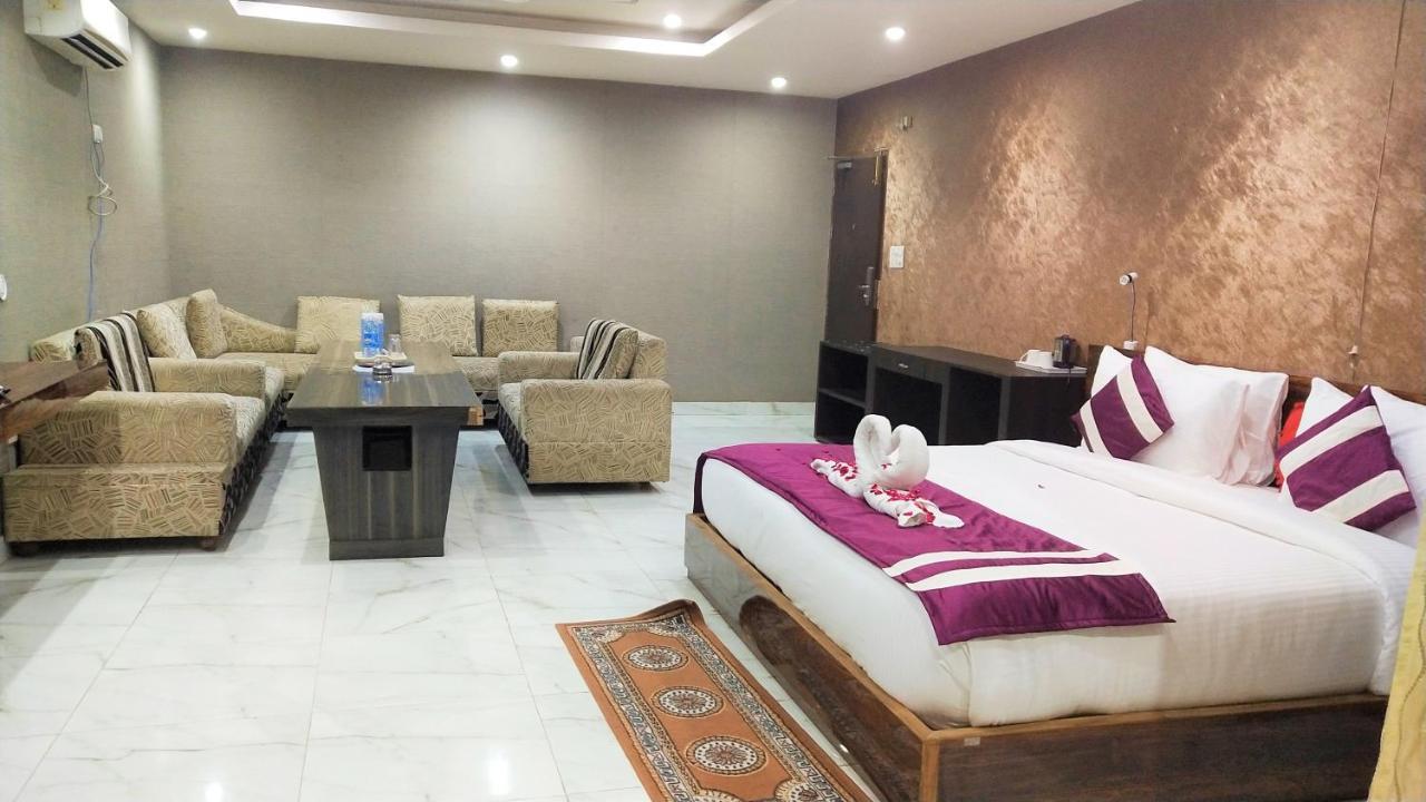 Syona Residency Hotel Лакнау Екстериор снимка