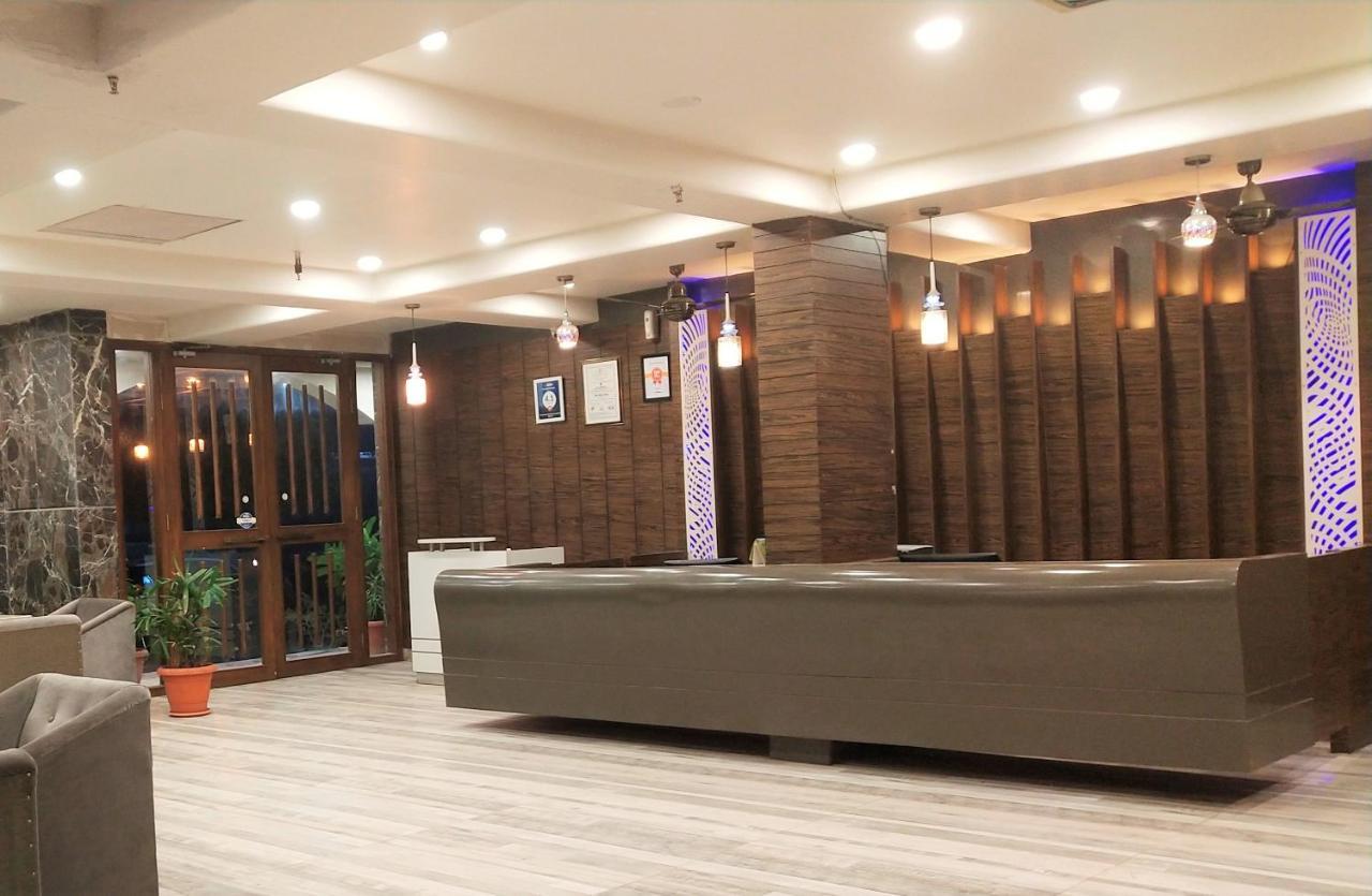 Syona Residency Hotel Лакнау Екстериор снимка