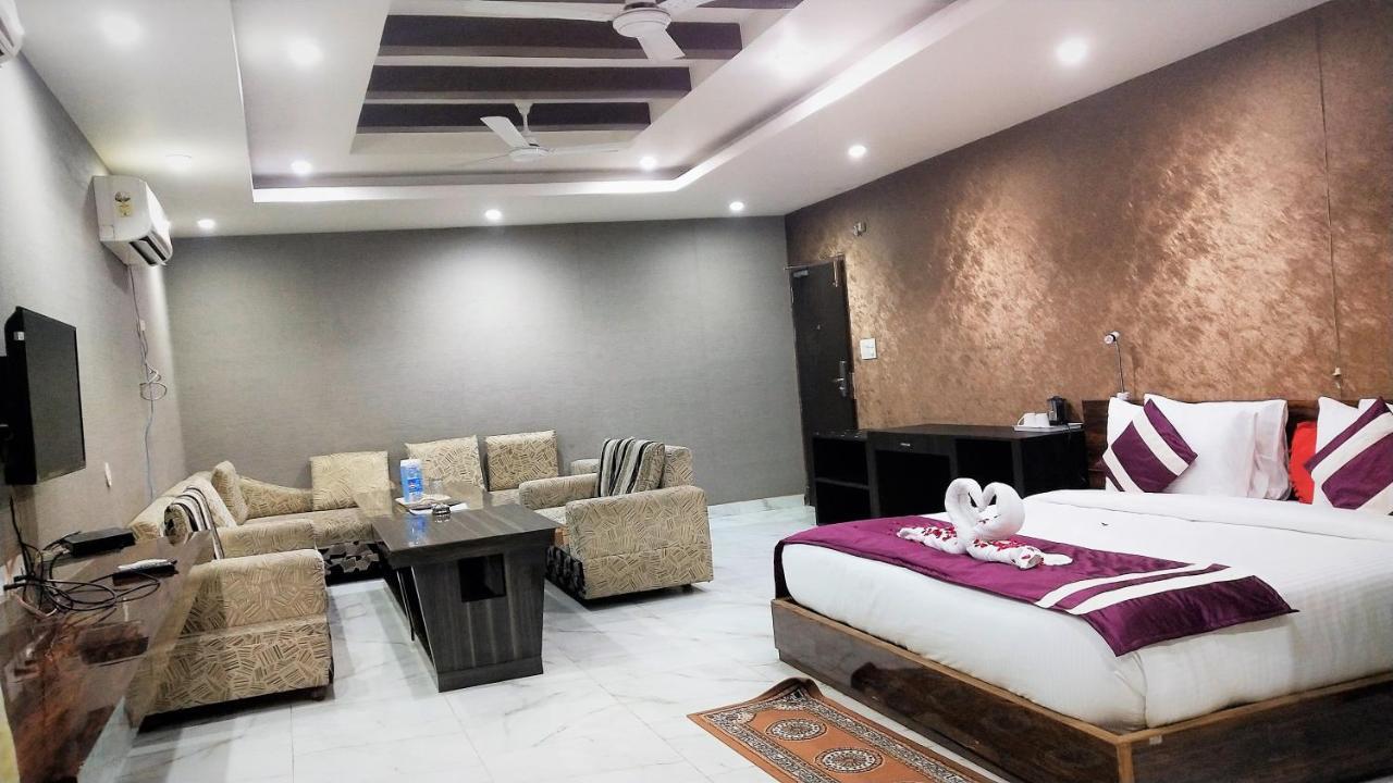 Syona Residency Hotel Лакнау Екстериор снимка