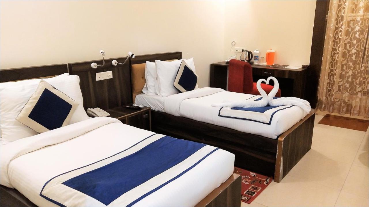 Syona Residency Hotel Лакнау Екстериор снимка